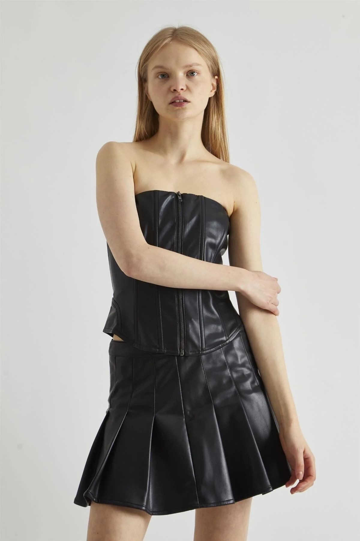 Black Pleated Mini-Skirt - Image 3