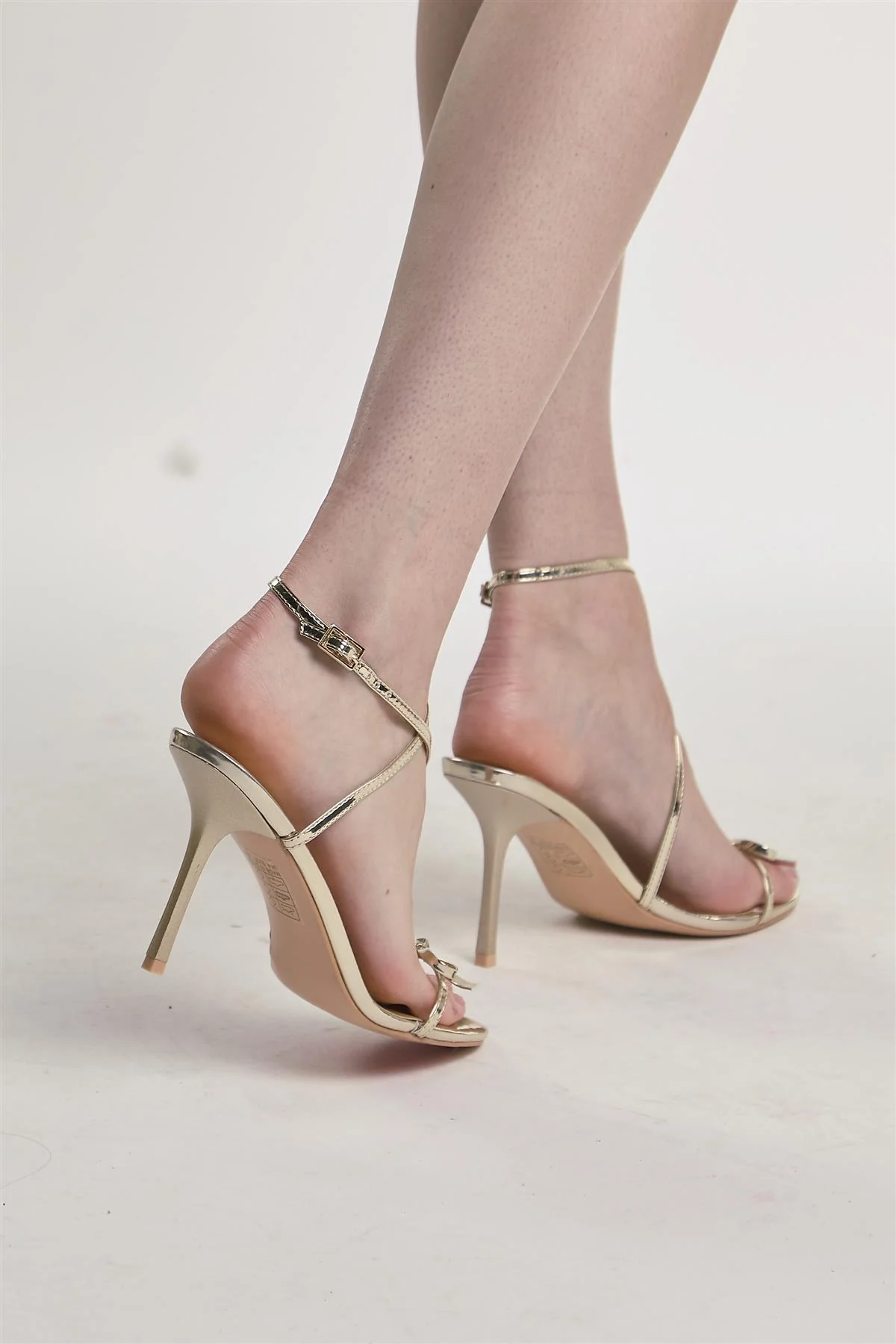 Gold Bow High-Heels - Image 3