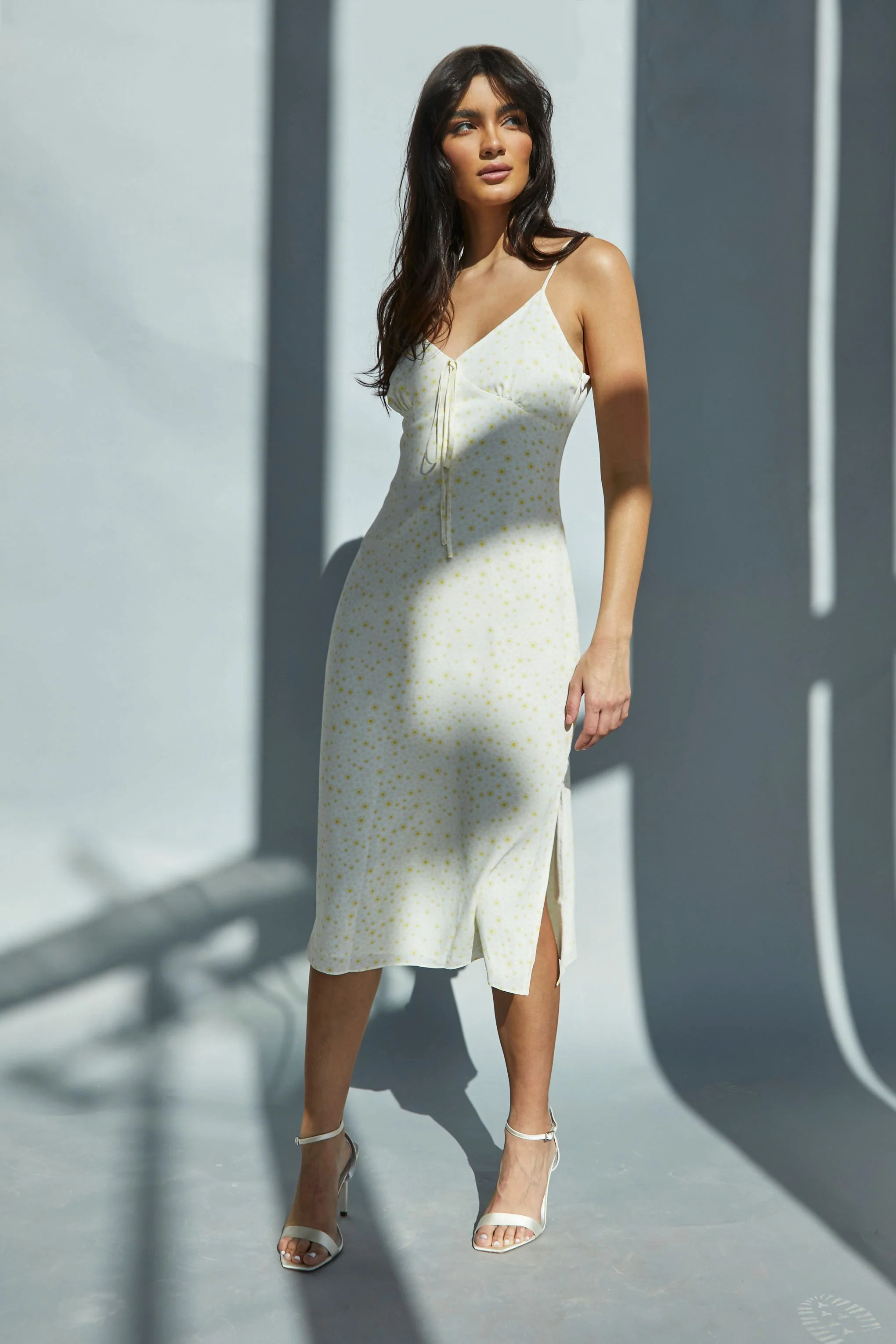 glamorous Pale Daisy V-Neck Tie Front Midi Dress - Image 4