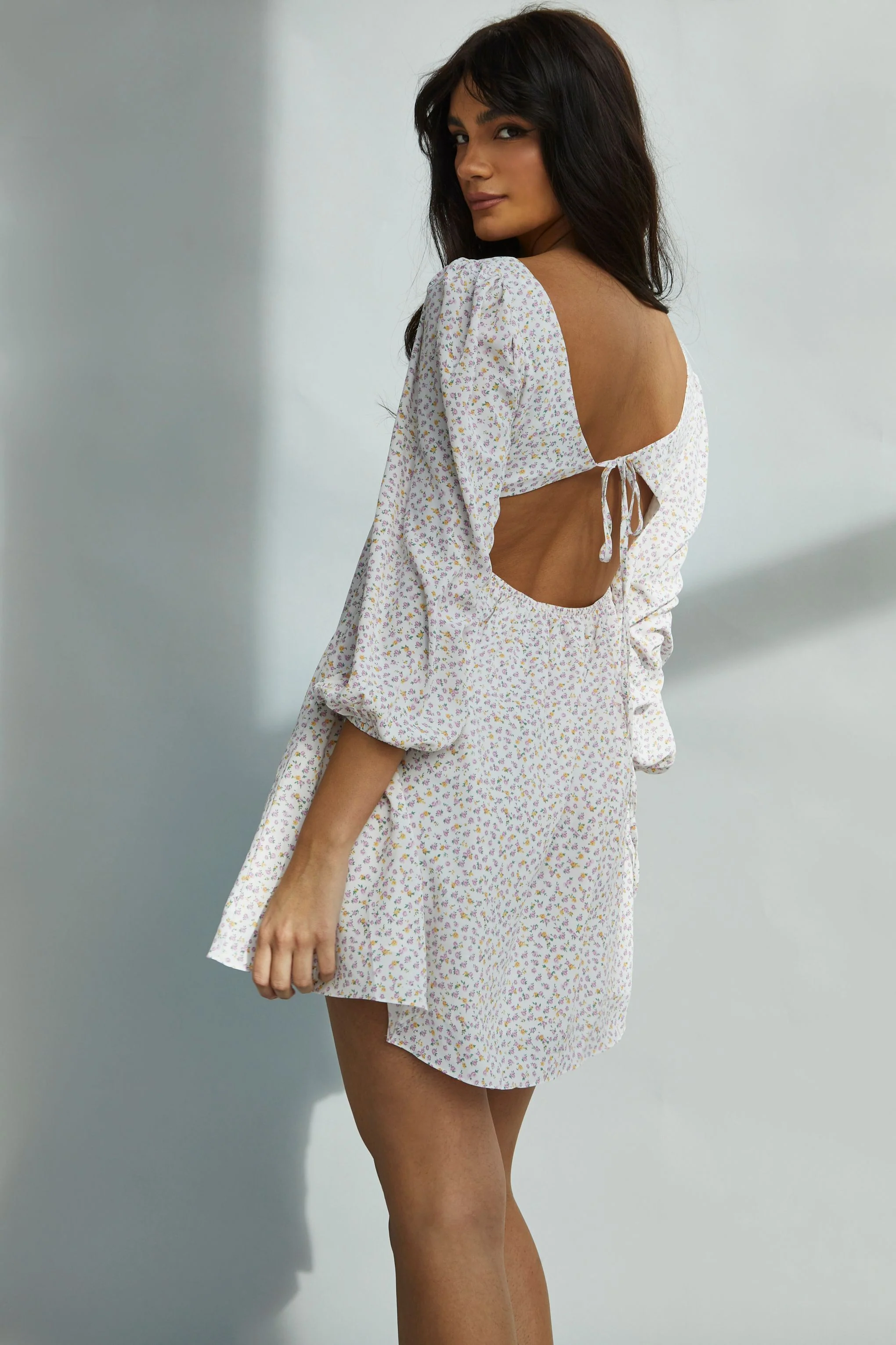 Glamorous Yellow Mini Ditsy Square Neck Shift Mini Dress - Image 4