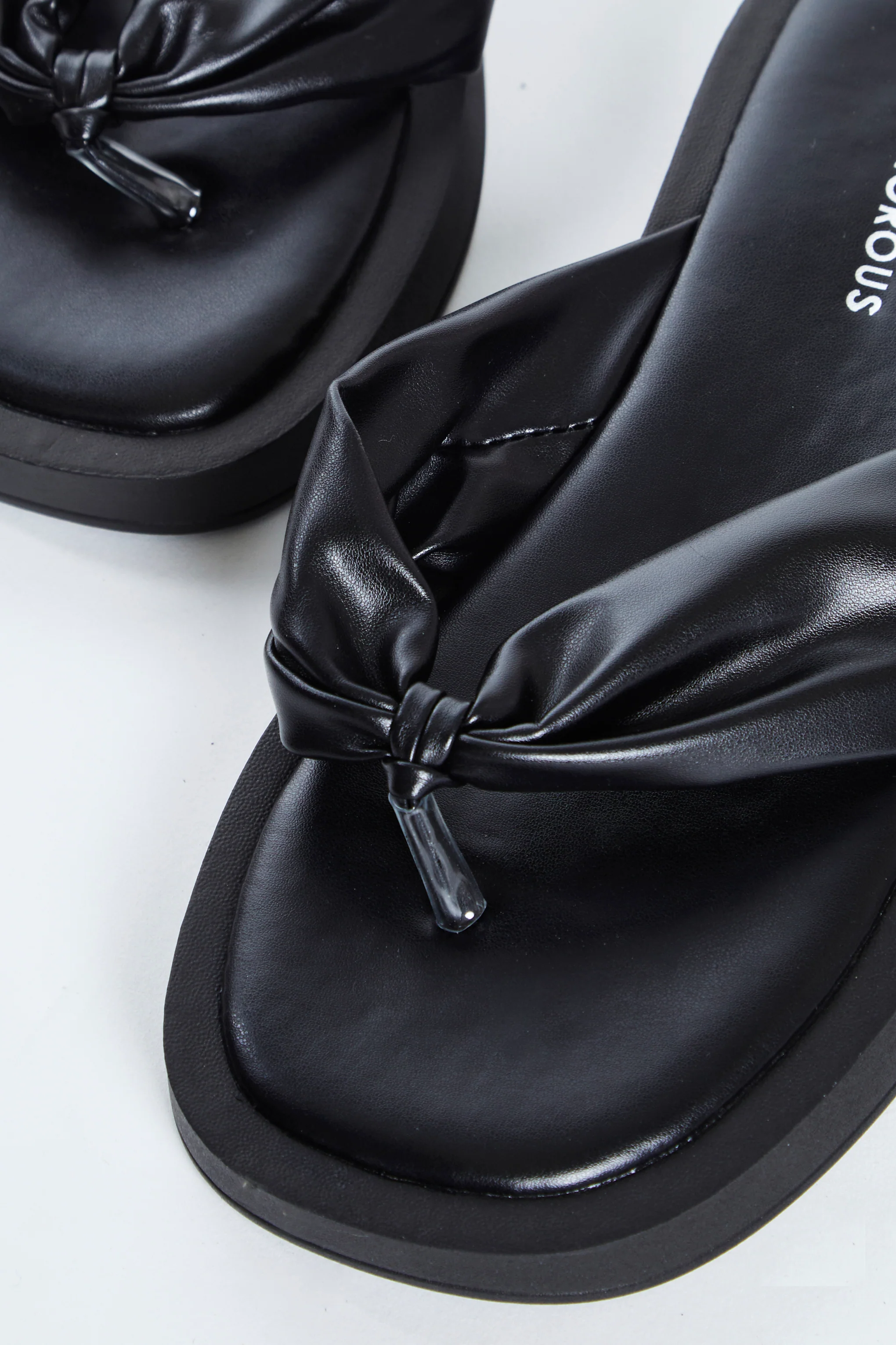 Glamorous Black Toe Post Sandals - Image 3