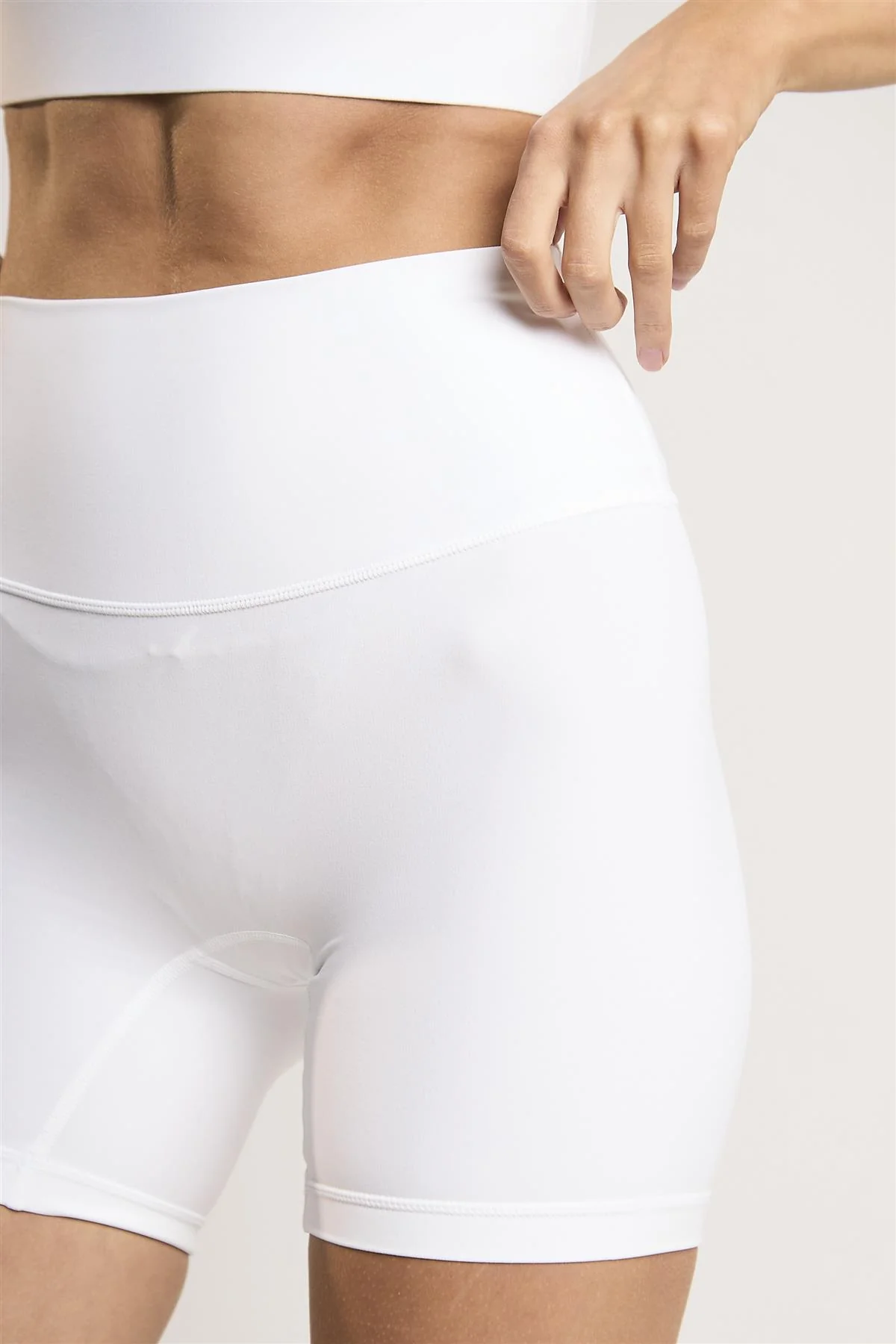 Signature White Seamless Shorts - Image 4