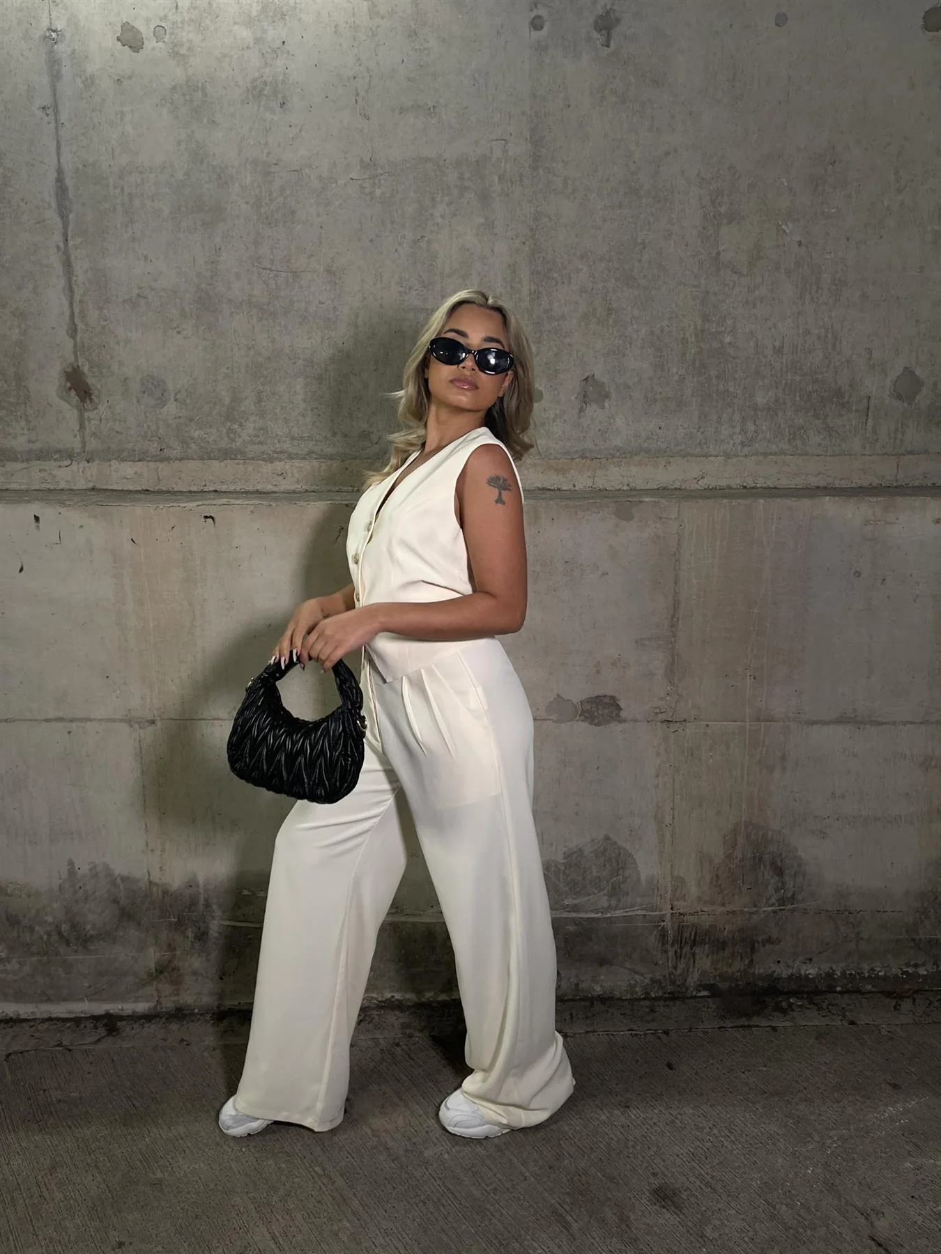 Vanilla Wide Leg Low-Rise-Trousers - Image 3